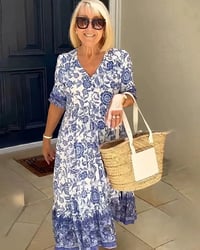 Elegantiška ir stilinga suknelė su raštais ir V formos iškirpte-LT