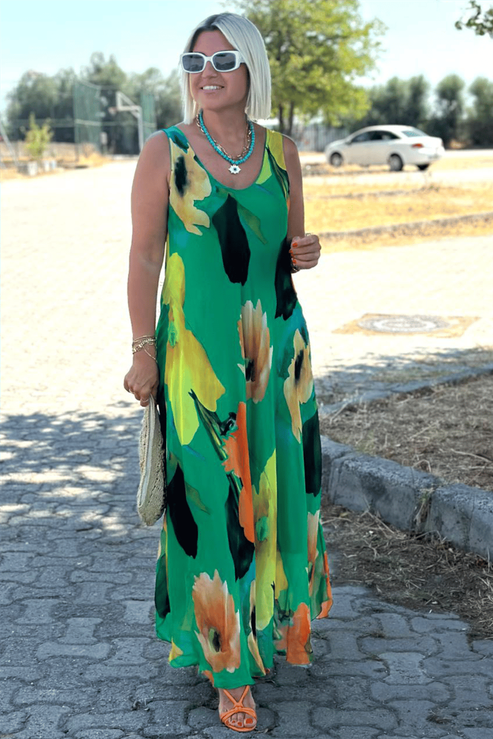Φόρεμα μάξι από μεταξωτό σιφόν με φλοράλ print και λαιμόκοψη U-GR